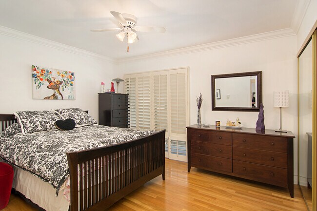 Building Photo - BEAUTIFUL 2 BEDROOM !!!!IN THE HEART OF LA...