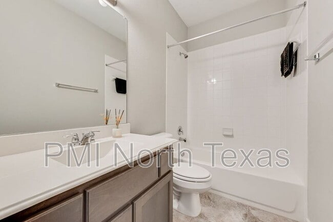 Building Photo - 1900 Spoonbill Dr