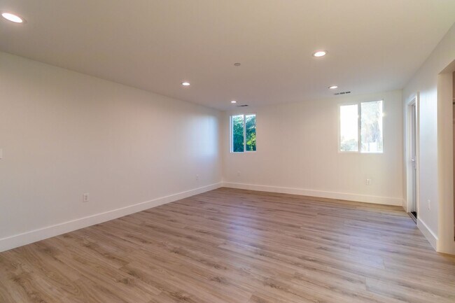 Building Photo - 5014 Pickford St