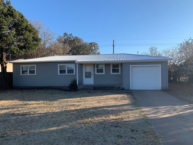 Building Photo - Completely Remodeled 3 bed house!