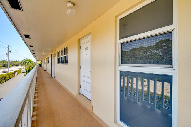 Building Photo - 1200 SW 12th Ct
