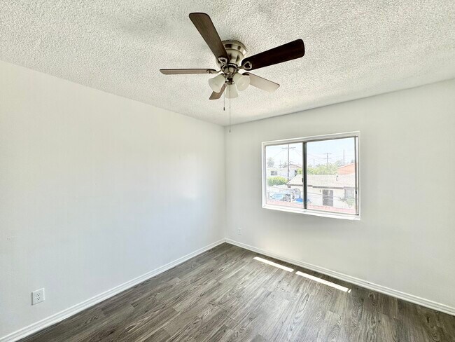 Building Photo - 8900 Baring Cross St
