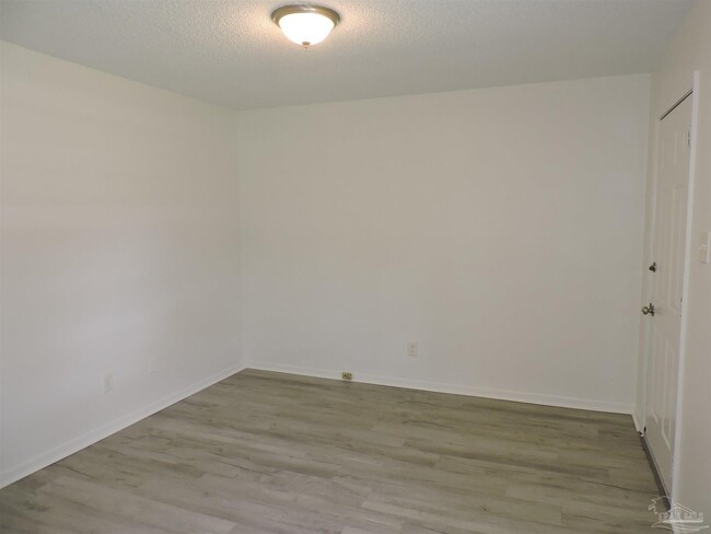Building Photo - 2203 Eliasberg St