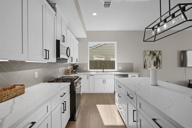 Building Photo - 6835 Weston St