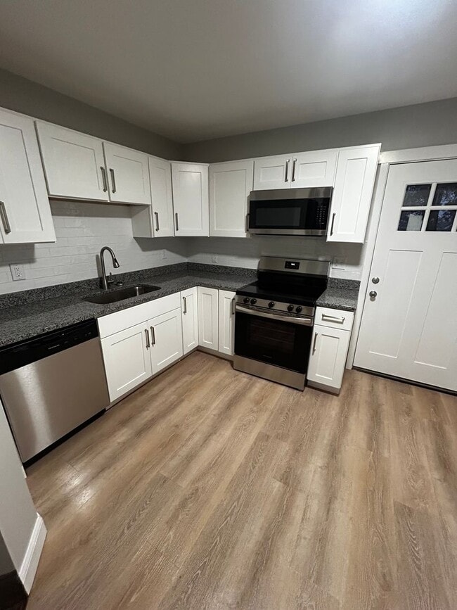 Building Photo - BEAUTIFUL RENOVATED NEW 4 BEDROOM 2 BATH HOUSE QUIET NEIGHBORHOOD