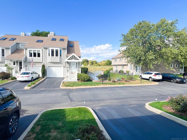 Building Photo - 83 Sandpiper Crescent