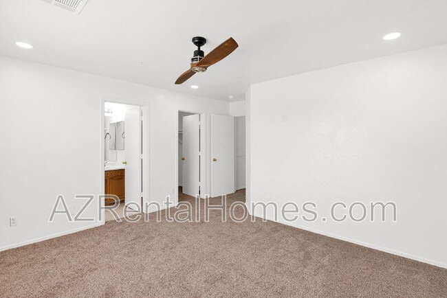 Building Photo - 987 E Santa Cruz Ln