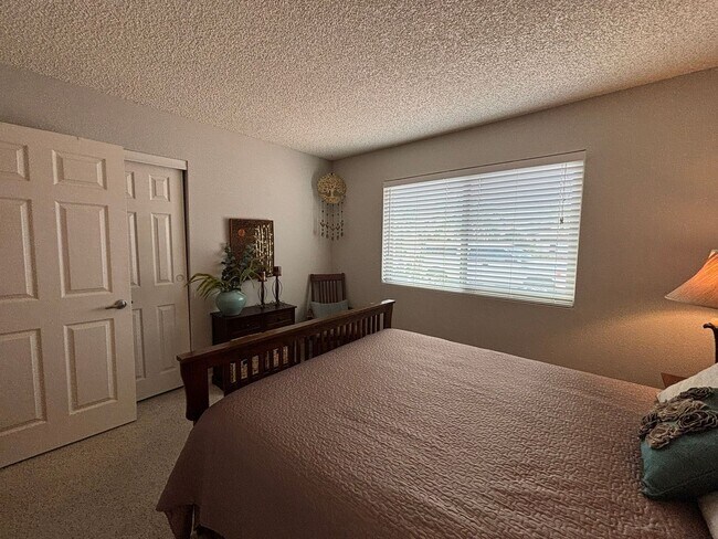 Building Photo - Enjoy this cozy 2 Bedroom, 1.75 Bathrooms, 1.5 Car Garage home in Premier Active Adult Resort Sty...