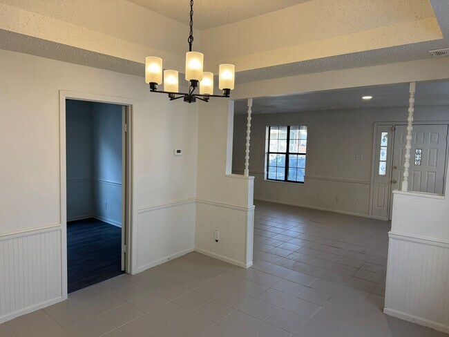 Building Photo - 607 Tenny Ave