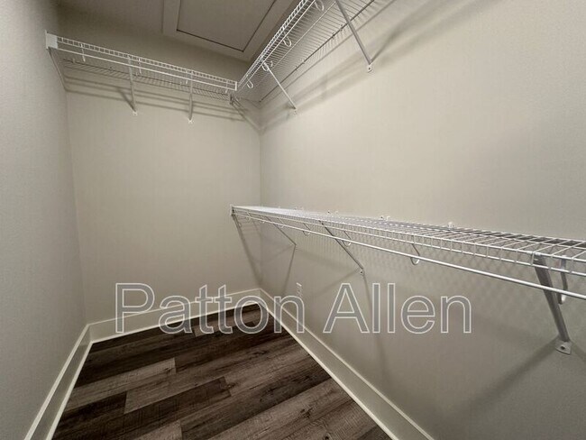 Building Photo - 129 Aurora Dr