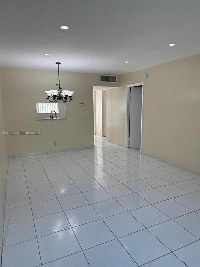 Building Photo - 5061 W Oakland Park Blvd