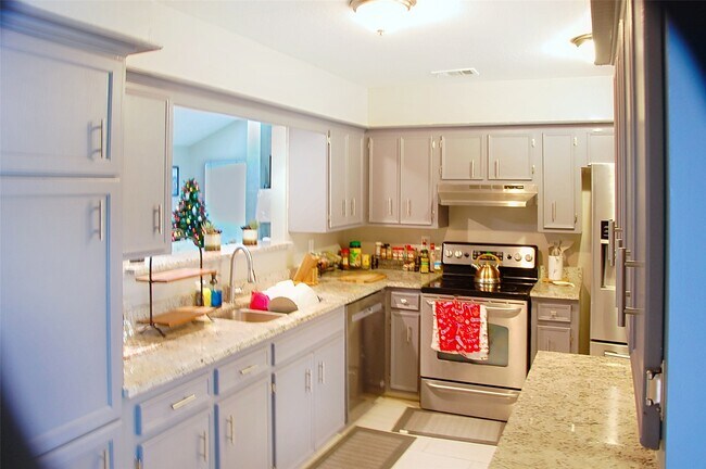 Building Photo - 15510 W Barbara Cir