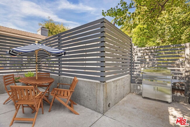 Building Photo - 535 Beloit Ave