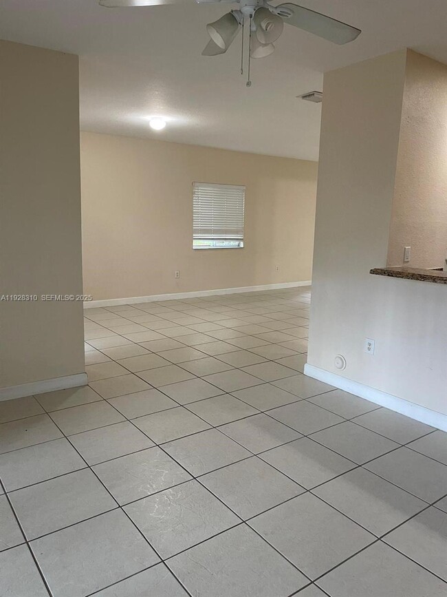 Building Photo - 380 NE 31st Terrace