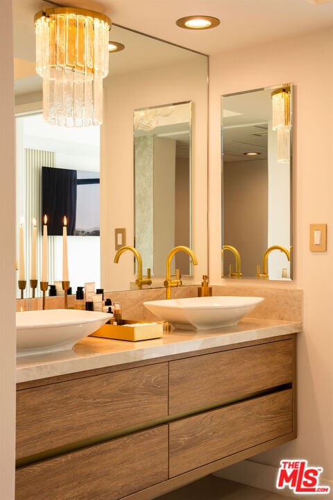 Building Photo - 13700 Marina Pointe Dr