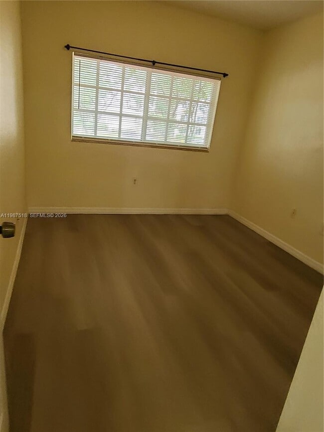 Building Photo - 3071 Riverside Dr