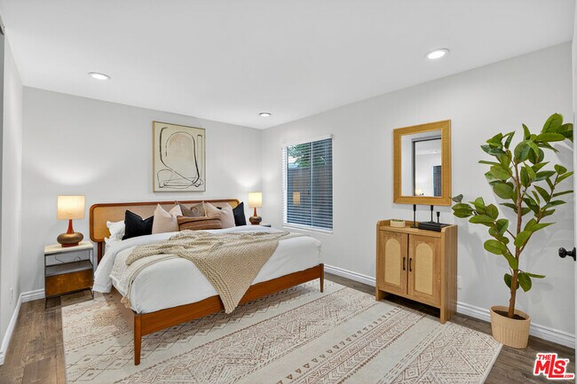 Building Photo - 1125 Pico Blvd