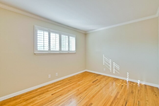 Building Photo - Stylish San Jose Home and Private Yard