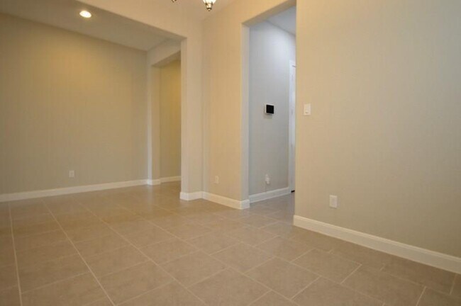 Building Photo - 2211 Hidden Meadow Ln