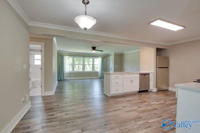 Building Photo - 213 Drake Ave SW