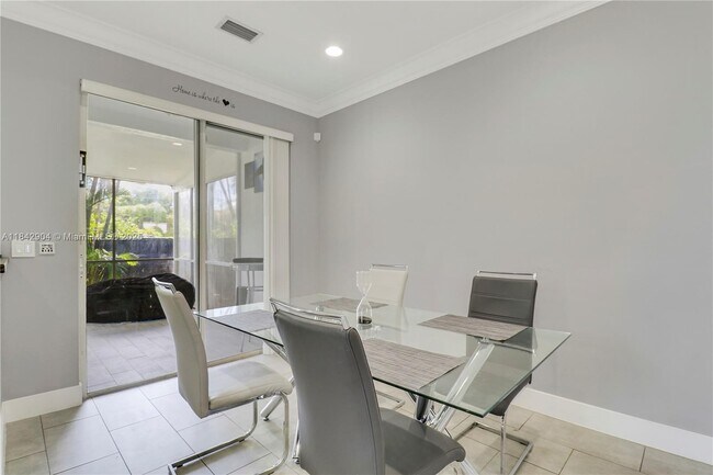 Building Photo - 6047 Seminole Gardens Cir