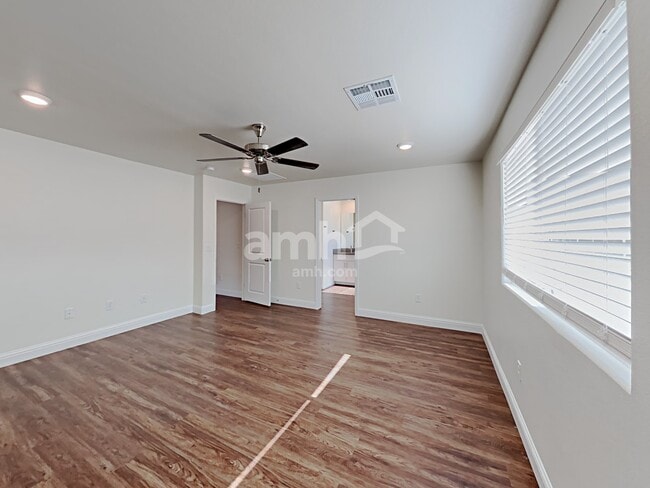 Building Photo - 723 Terrain Star Ave