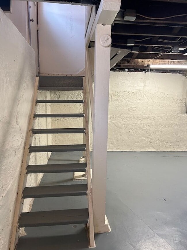 Building Photo - 2 Bedroom, 2 Bath Home w/Full Basement in Dayton