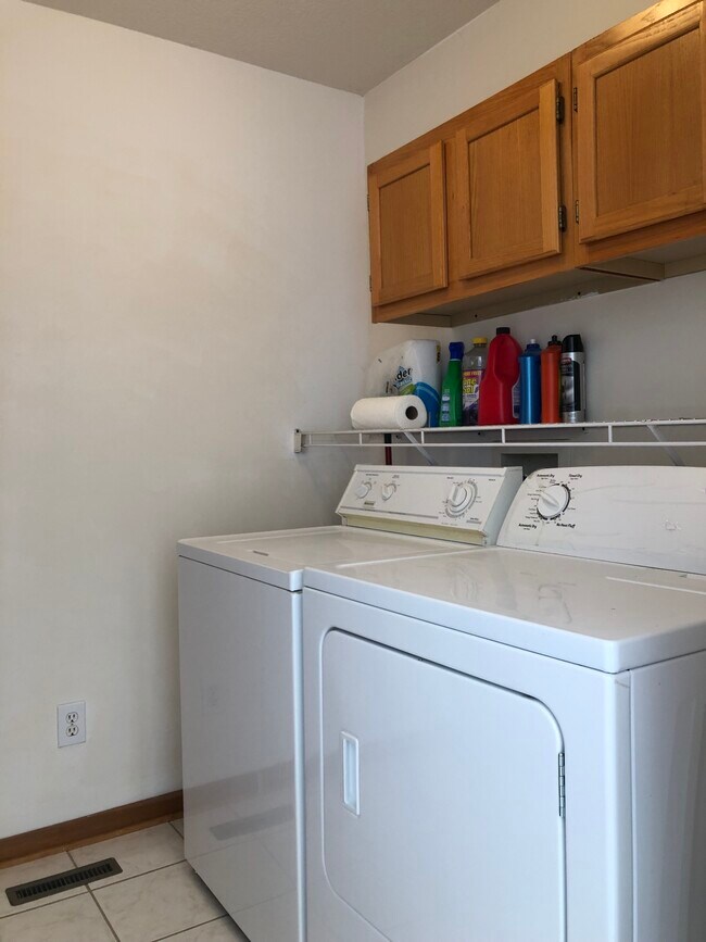 Building Photo - 6136 Brigids Close Dr