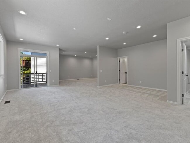 Building Photo - Newly Renovated Beaverton Home with Natura...
