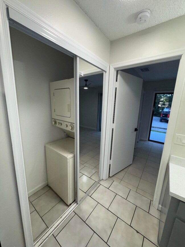 Building Photo - 4110 Maine St