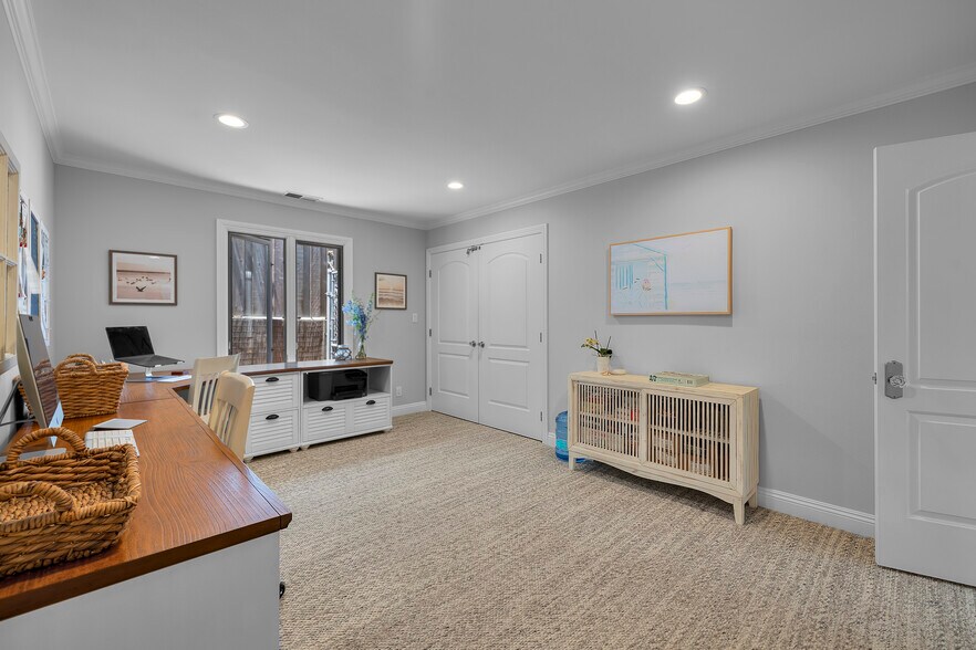Building Photo - 530 24th Street