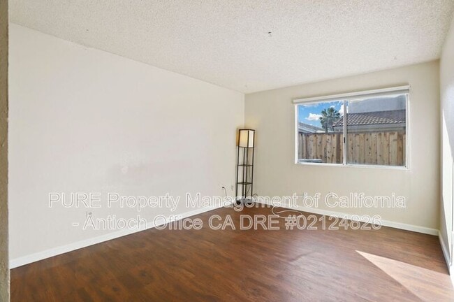 Building Photo - 2433 Sequoia Dr