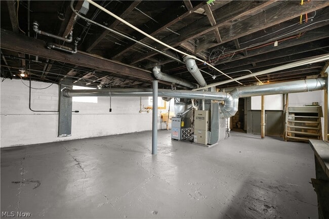 Building Photo - 16119 Parkgrove Ave