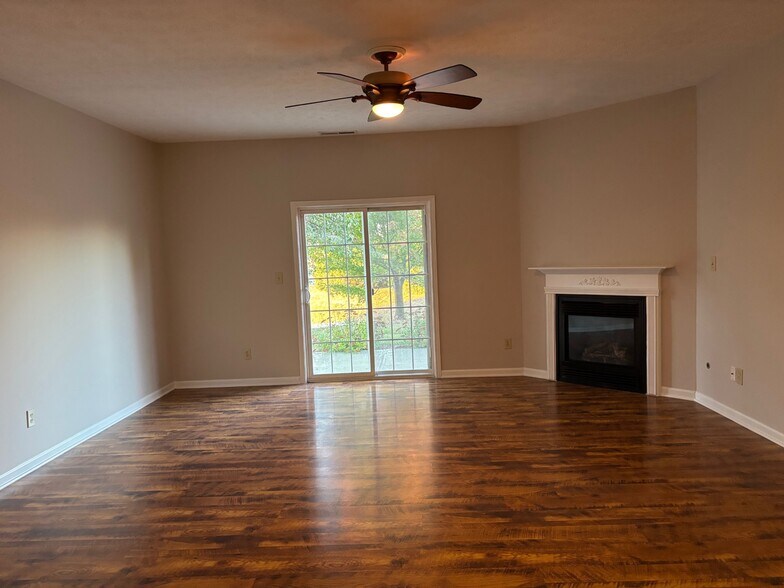 Family room w/ gas fireplace - 11266 Black Gold Dr