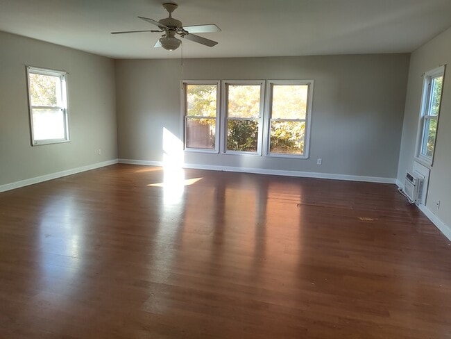 Building Photo - 1059 Hugo Dr