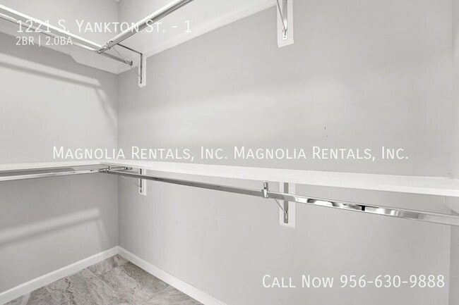 Building Photo - 1221 S Yankton St