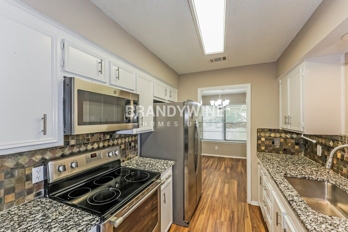 Building Photo - 2310 Stockbridge Ct