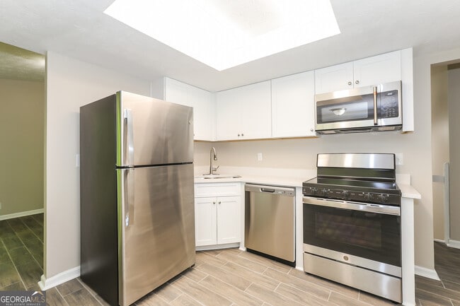 Building Photo - 1576 Ember Cir SW