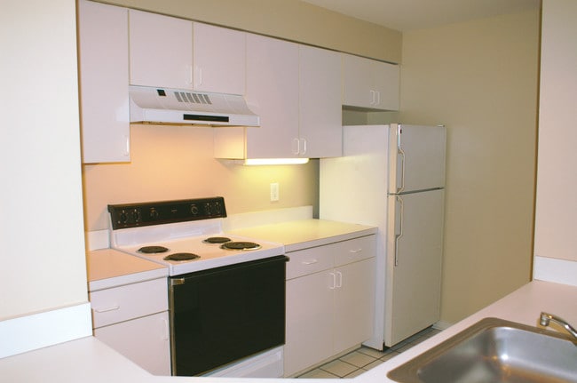 Building Photo - Selma Estate Apartments