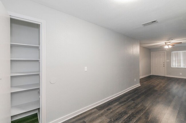 Building Photo - 3515 Selk Ave