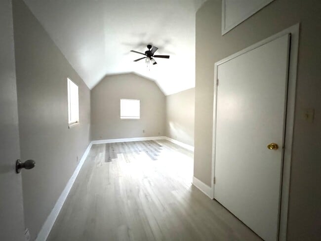 Building Photo - 16066 N Loop Dr