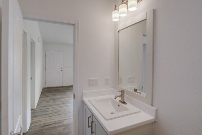 Building Photo - San Diego La Mesa Brand New 3 bed /2 bath ...