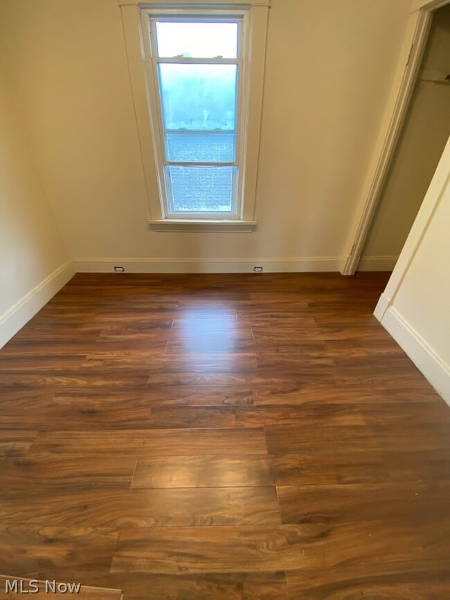 Building Photo - 14208 Kingsford Ave