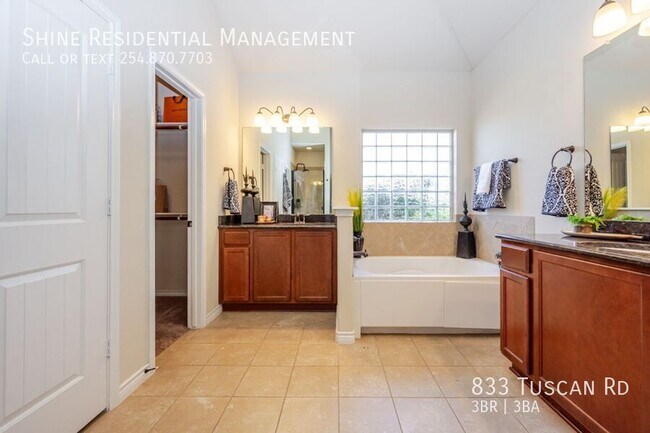 Building Photo - 833 TUSCAN Rd