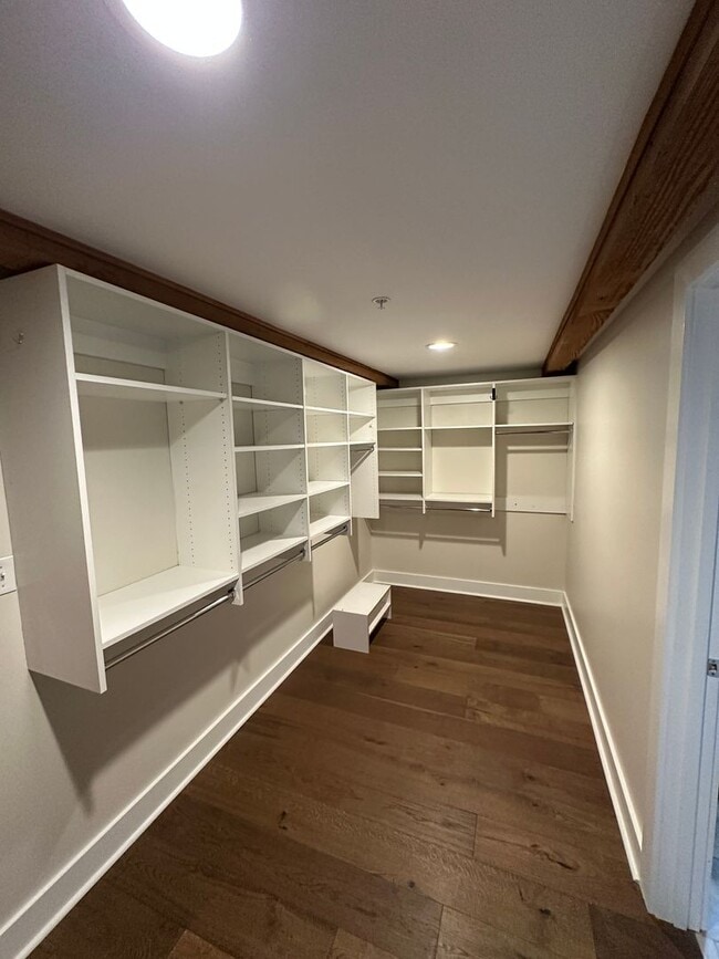 Building Photo - Desirable Nettleton rare vacancy massive  1Bd  2.5 bath with office/flex space , 2 parking space ...