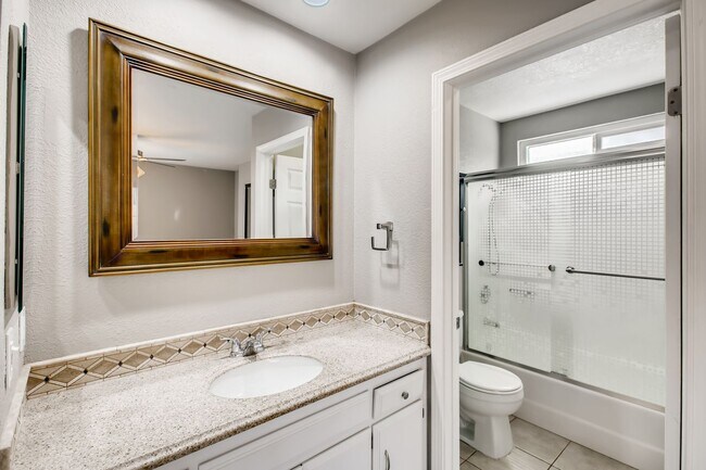 Building Photo - Move-in ready 2-Bed, 2-Bath Condo