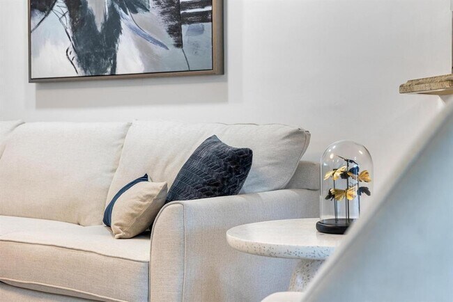 Building Photo - 1419 NE 57th St