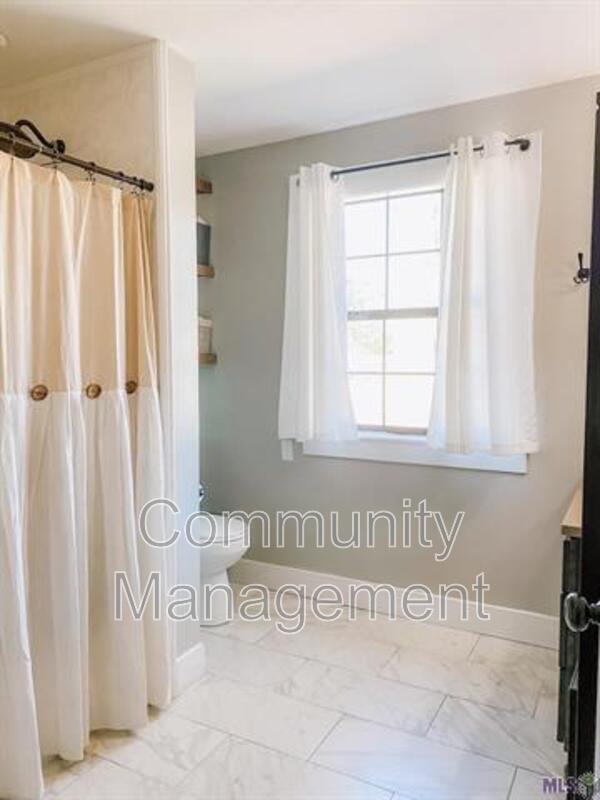 Building Photo - 11362 Cloverleaf Dr