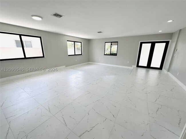 Building Photo - 201 SW 40th Ave