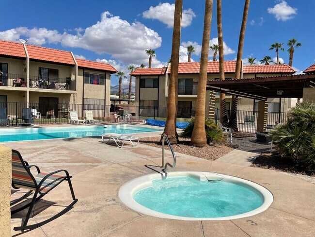 Building Photo - Available May 1st, 2026! Furnished, ground floor unit!